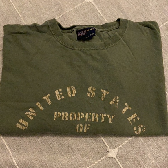 Teeshirt Lacoste Sport bleu marine avec imprimé Lacoste sur le devant